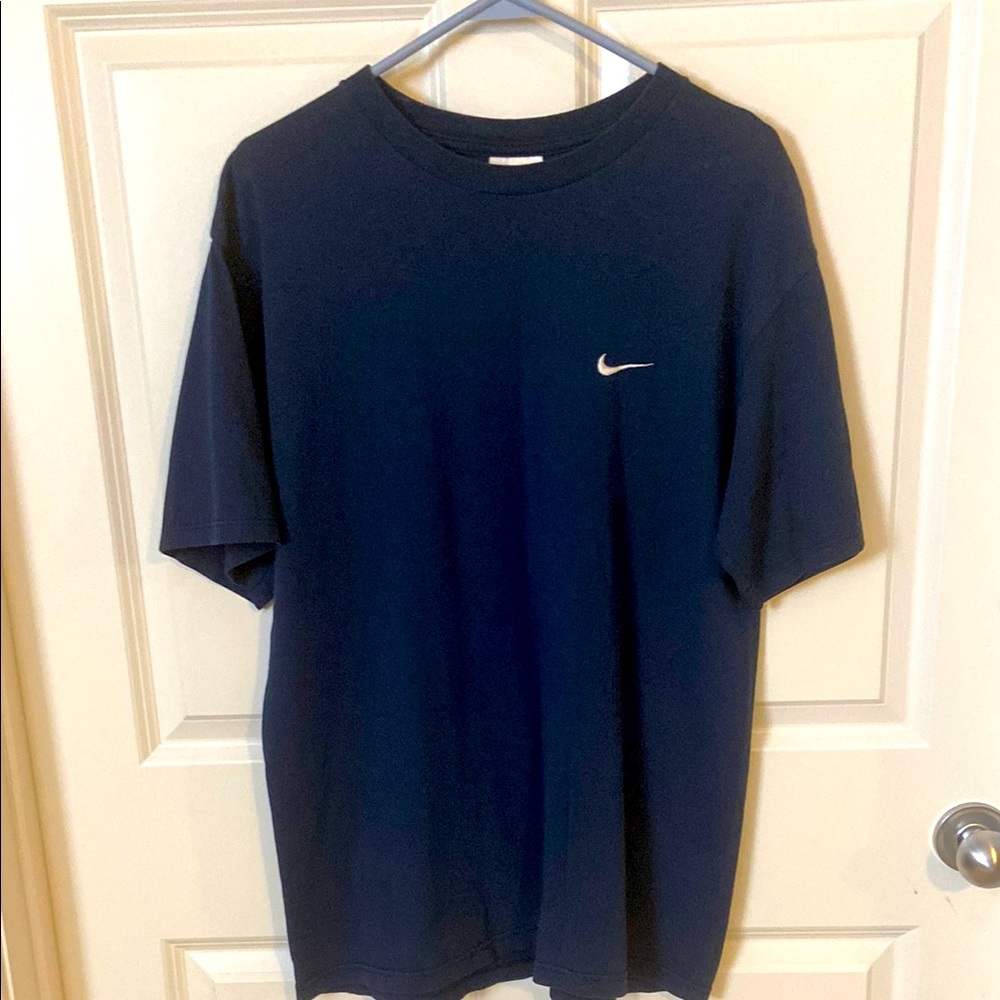 Nike Men's Navy Blue T-Shirt Size M